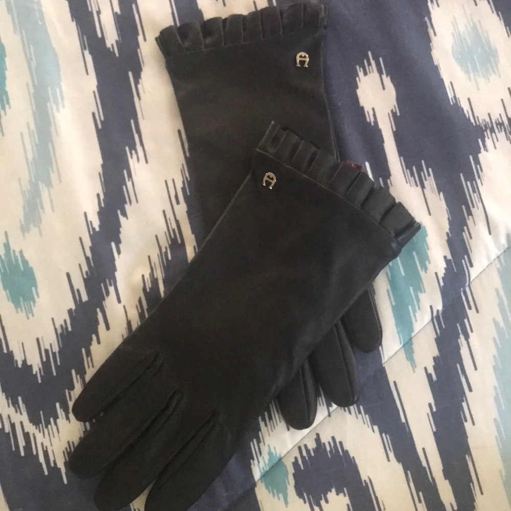 Etienne aigner ladies gloves
